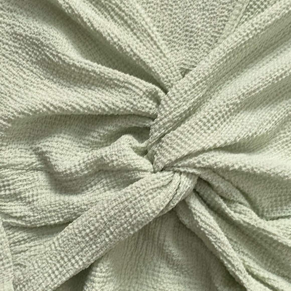 Bishop + Young green flutter sleeve top size small - Picture 4 of 6